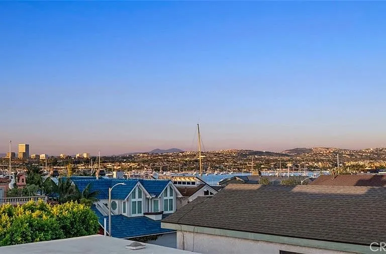 1119 E Balboa Blvd #A — Photo 23