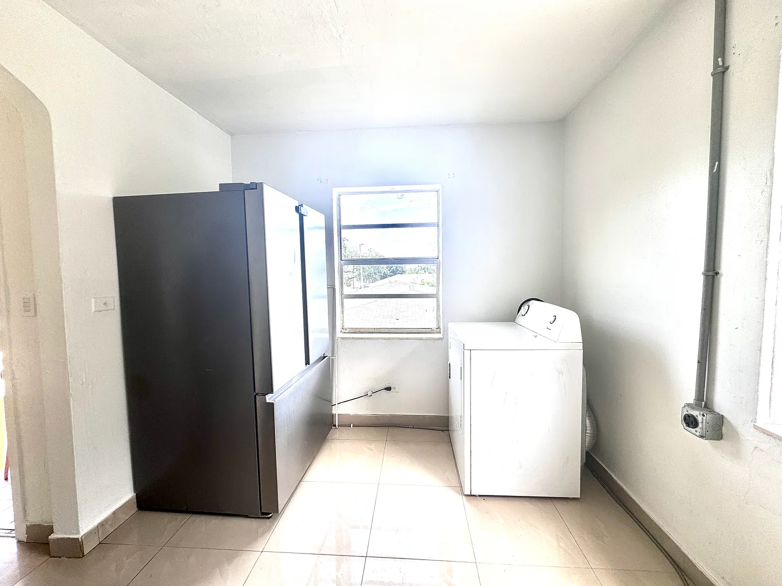 2 bed, 650 sqft, $2,000 — Photo 2