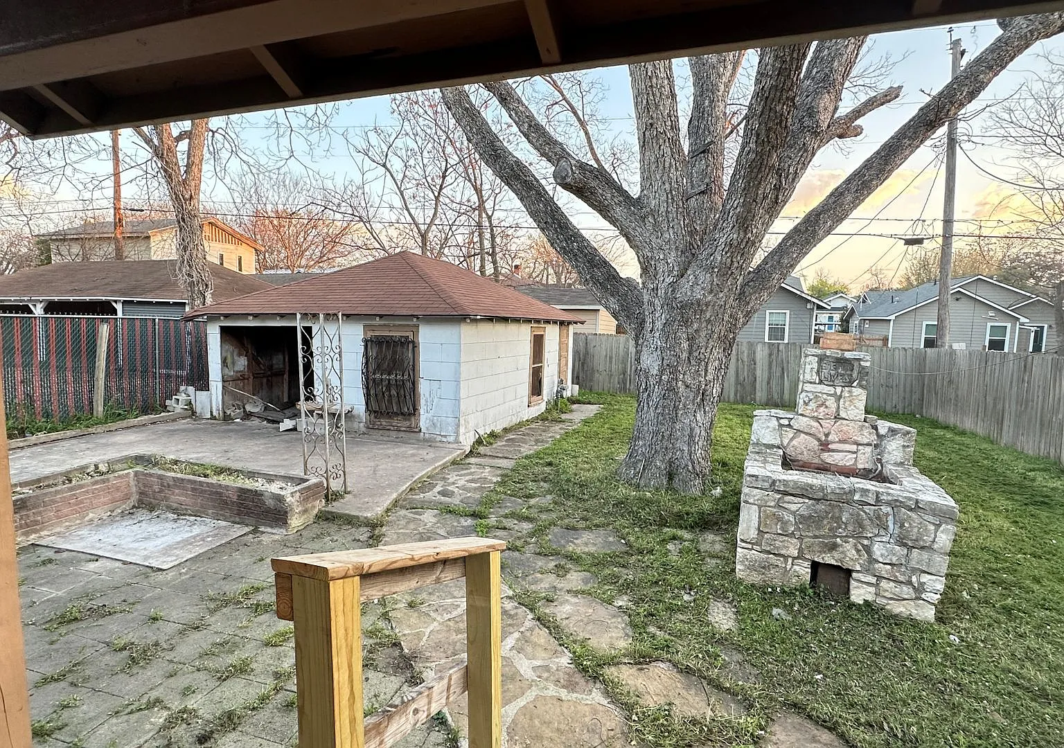 Highland Park 2/1 Home Ready for Move-In — Photo 2