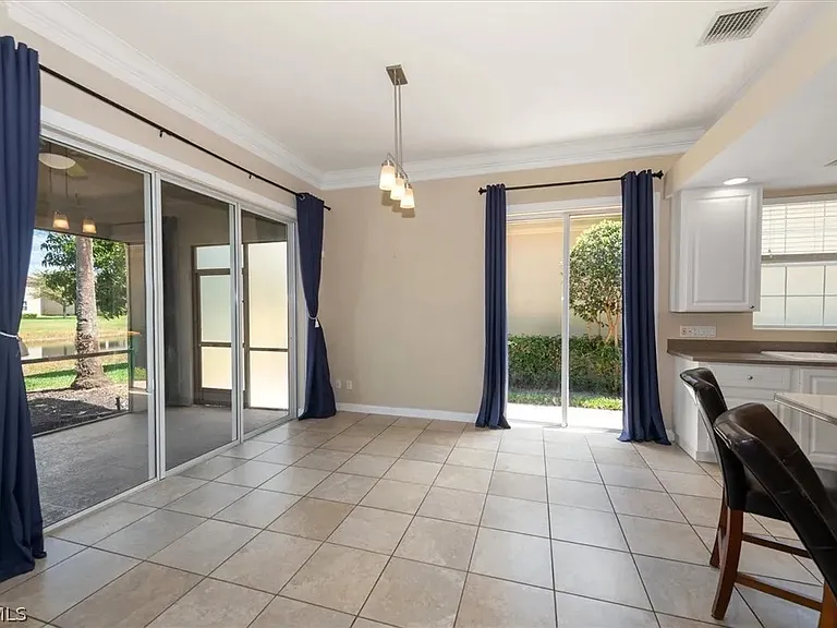 Eat-in-kitchen-area