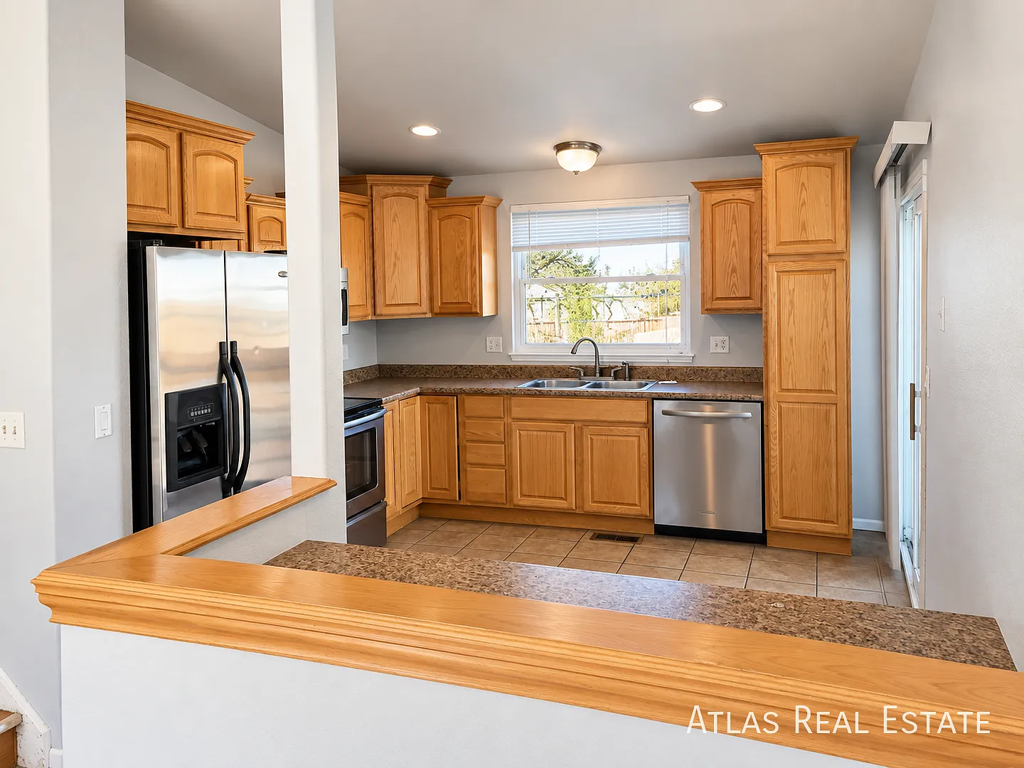 Coming Soon Spacious 4-Bedroom 3-Bath House In Montbello With Fenced Backyard — Photo 3