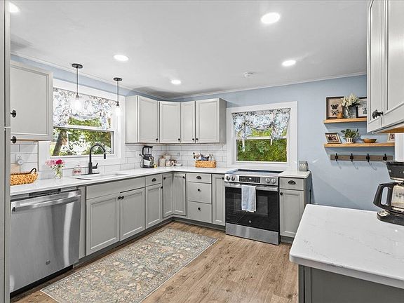 3rd image of 6 Edgewood Avenue