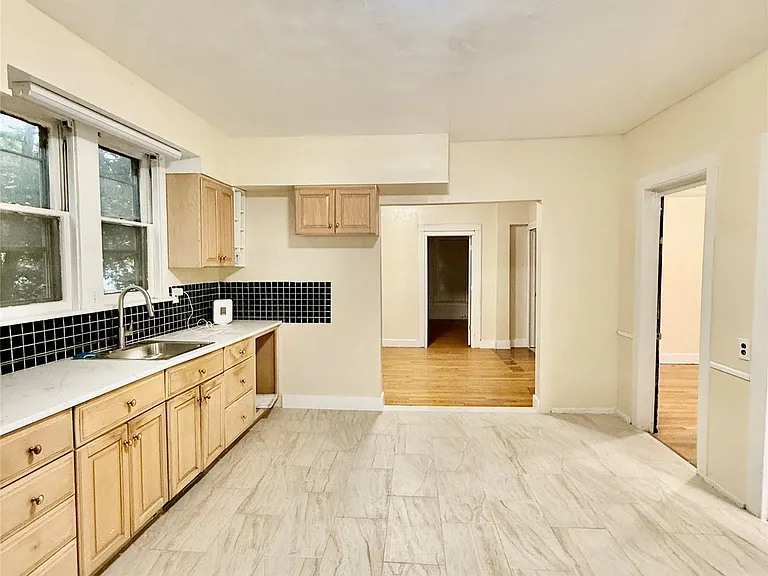 9 Carhart Ave — Photo 4