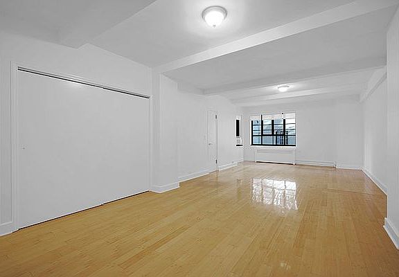 2nd image of 307 E 44th St APT 202