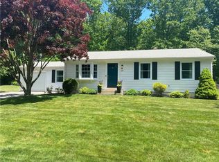 39 Crestwood Ct, Cumberland, RI 02864