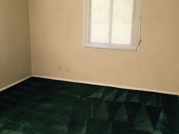 Spacious bedroom!!