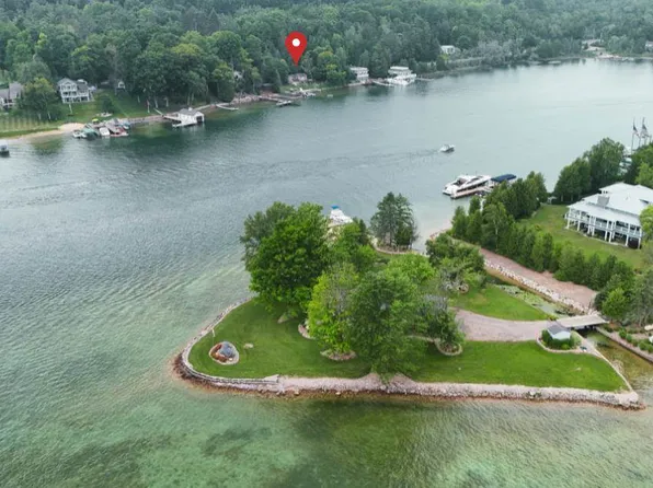 2974 M 66 N, Charlevoix, MI 49720