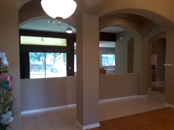 5th image of 906 Johns Cove Ln