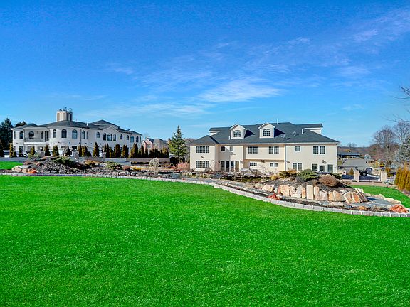 3rd image of 120 Majestic Dr #1