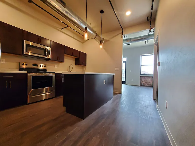 240 N Broadway — Photo 9