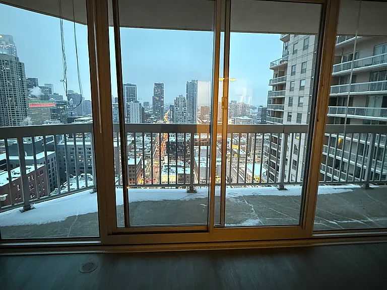 544 N State St — Photo 3