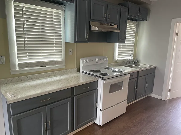 702 Louisiana St — Photo 3