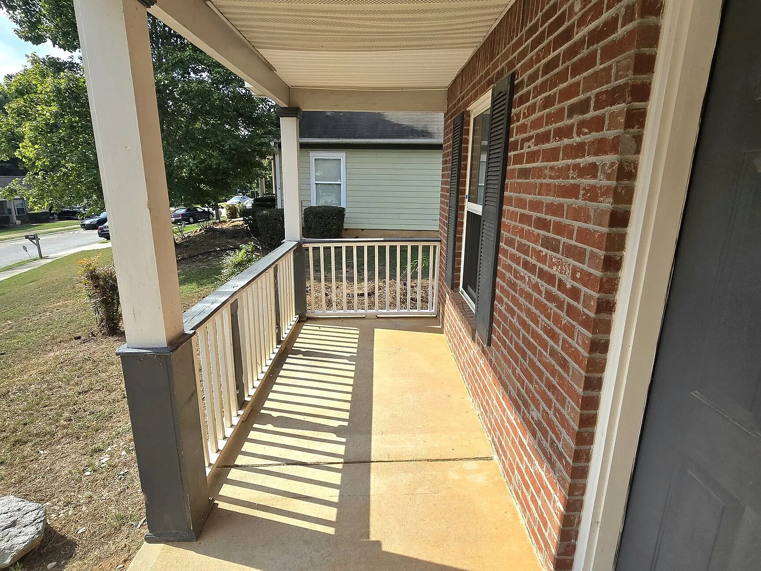 3 bed, 2.0 bath, 1377 sqft, $2,000 — Photo 3