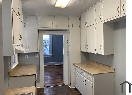 3rd image of 2037 Speigle St