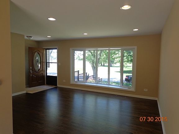 4th image of 137 W Green Meadows Blvd
