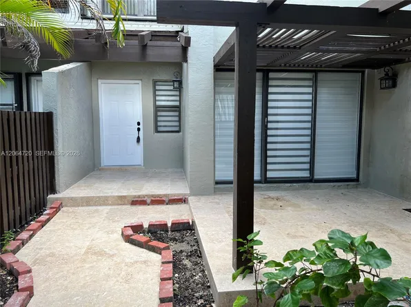 9990 NW 9th Street Cir APT 102, Miami, FL 33172