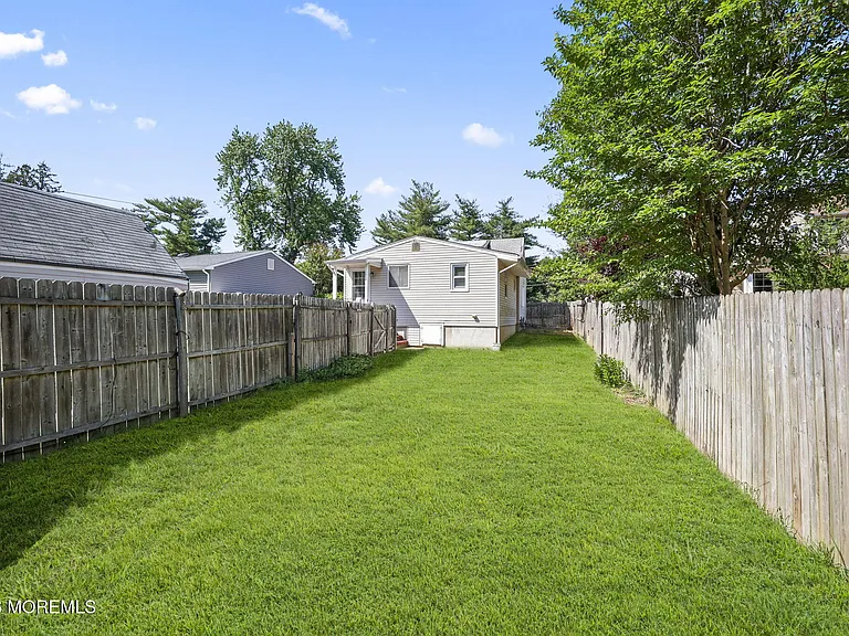 804 Nutswamp Rd #RED — Photo 5