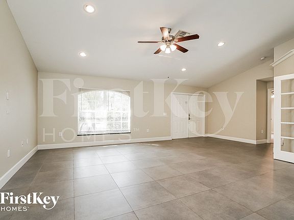 3rd image of 18552 Spruce Dr W