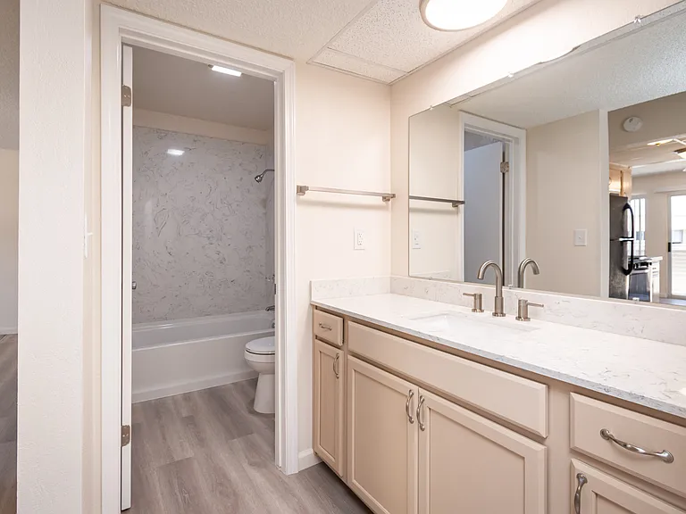 Timbers Apartments — Photo 19