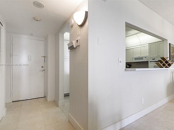 5th image of 19380 Collins Ave APT 619
