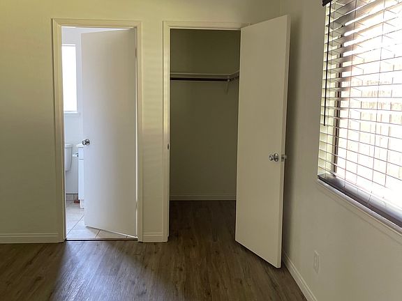 3rd image of 1733 Scarborough Dr