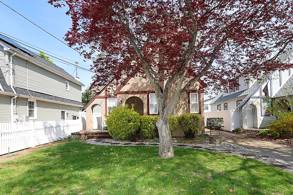 Building Photo - 987 Kings Pkwy
