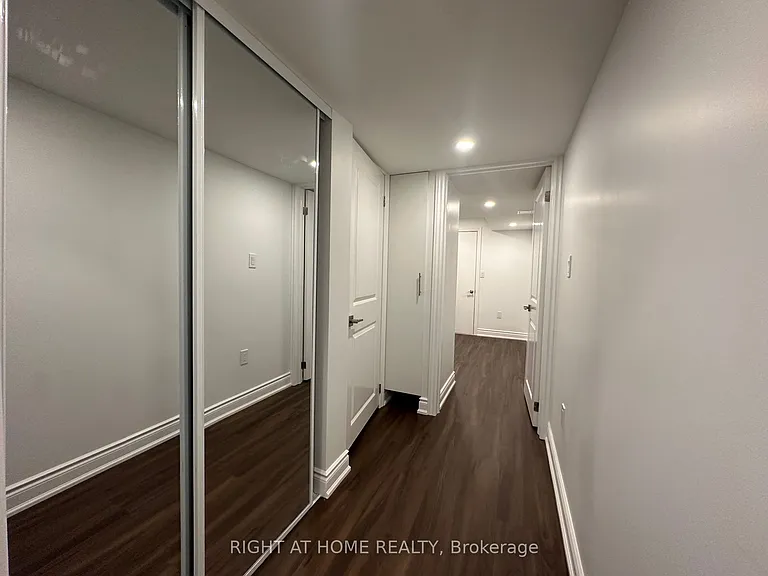 481 Bergamot Ave — Photo 10