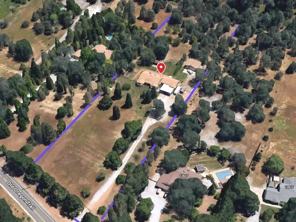 12851 Old Oregon Trl, Redding, CA 96003