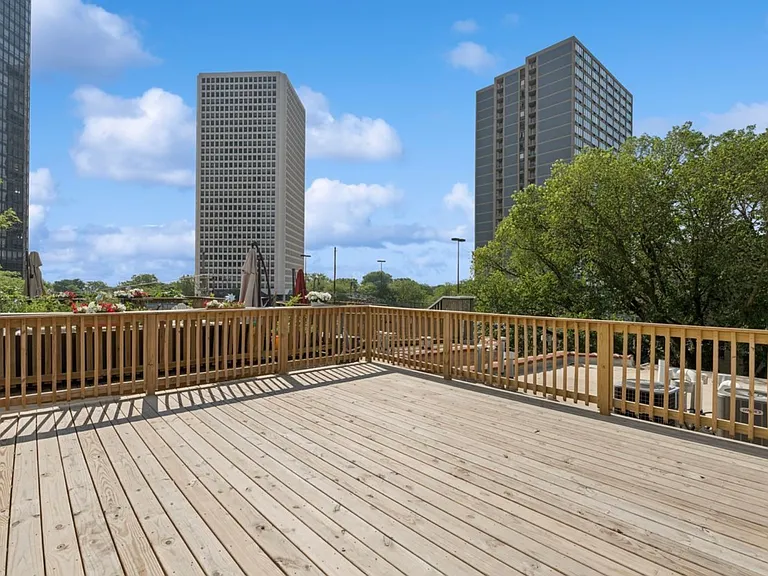 1023 W Balmoral Ave #3A — Photo 11