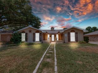 301 E Scotland Dr, Irving, TX 75062