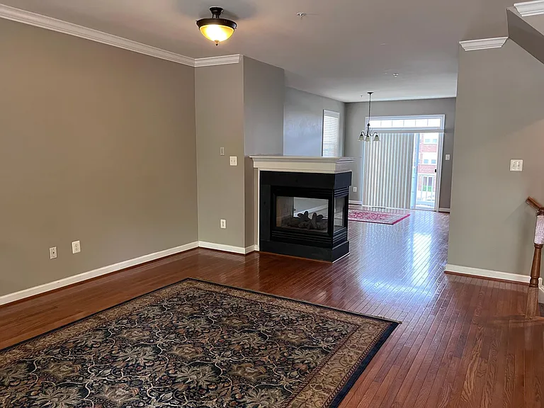 610 Garden View Sq — Photo 9