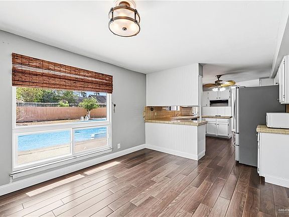 3rd image of 2702 Cypress Dr