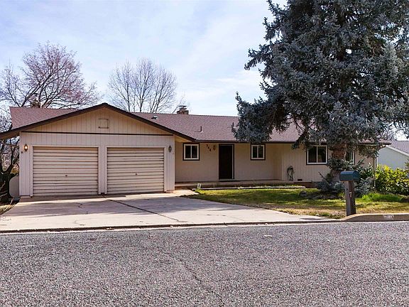 3rd image of 748 Meadowlark Ln