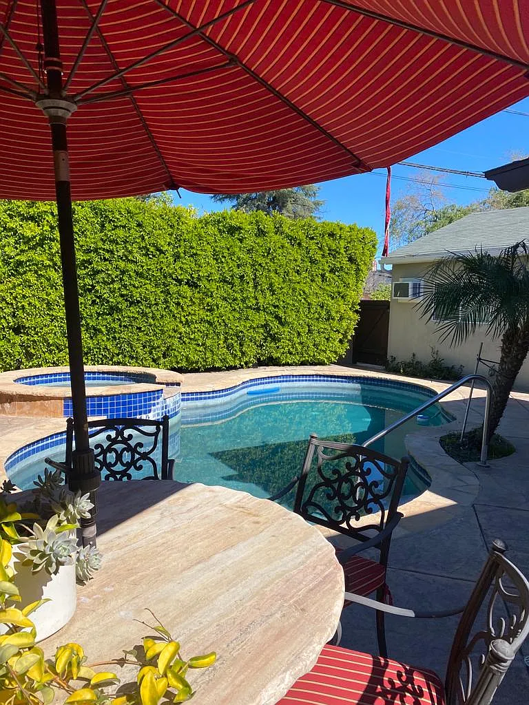 4 bed, 2400 sqft, $6,199 — Photo 3