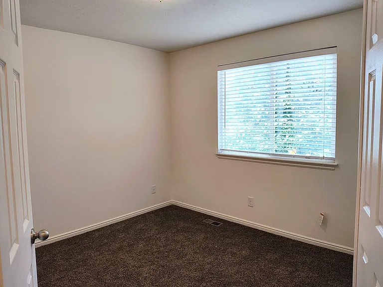 3470 S 200 E — Photo 27
