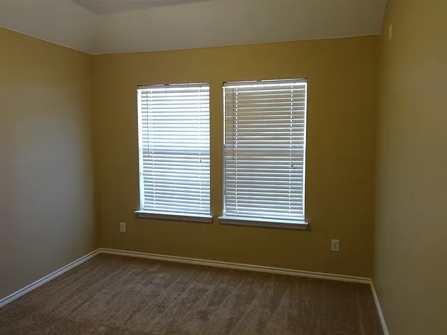 613 Silverbrook Dr — Photo 14