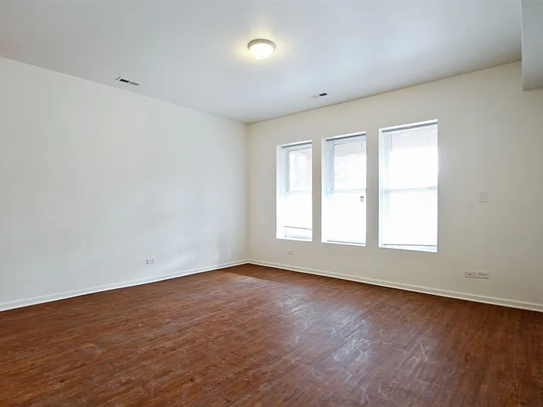 4820 S Michigan — Photo 20
