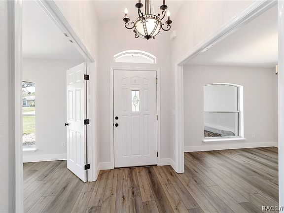 4th image of 4020 NE 14th Ct