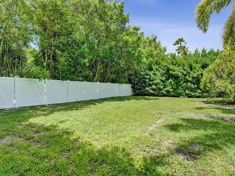 5569 Wind Drift Ln — Photo 11