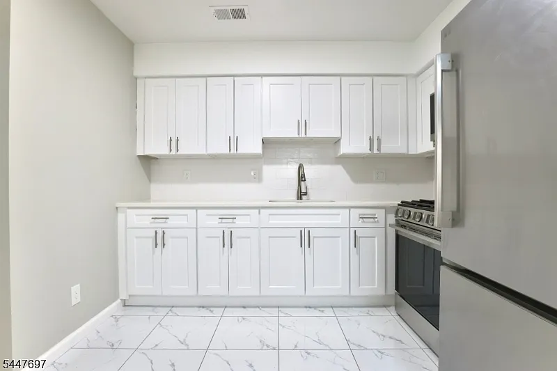 3 bed, 2.0 bath, $2,800 — Photo 4