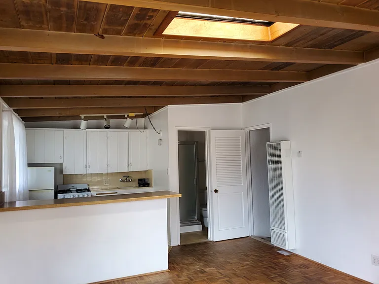 1230 Devon Ln — Photo 2
