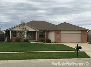 339 Snider Ln, Chatham, IL 62629