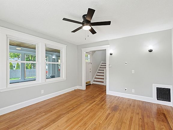 4th image of 10 Water St