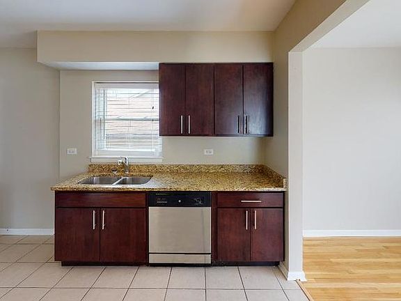 4th image of 520 E Lincoln Ave