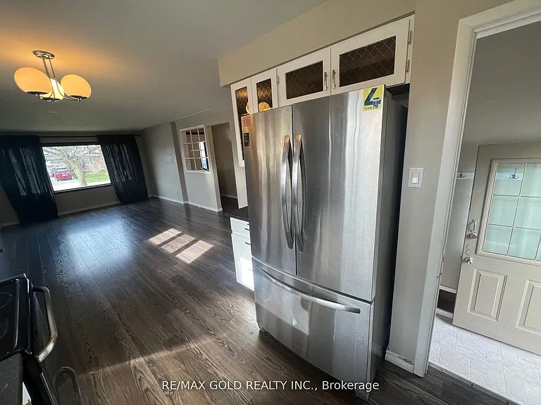 979 Wellington St — Photo 11