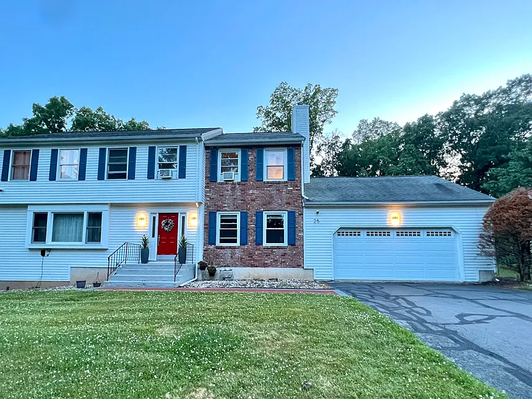 25 Michael Dr — Photo 1