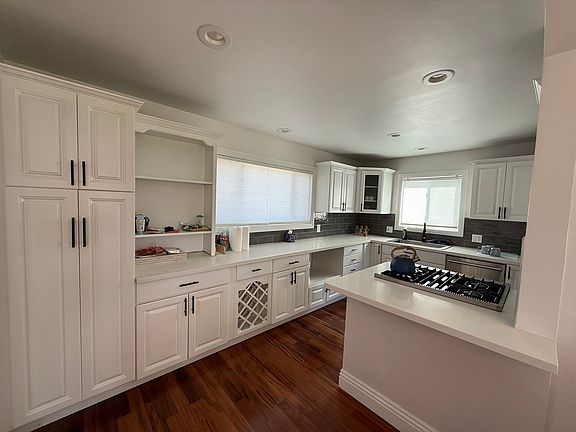 4th image of 5182 Sisson Dr