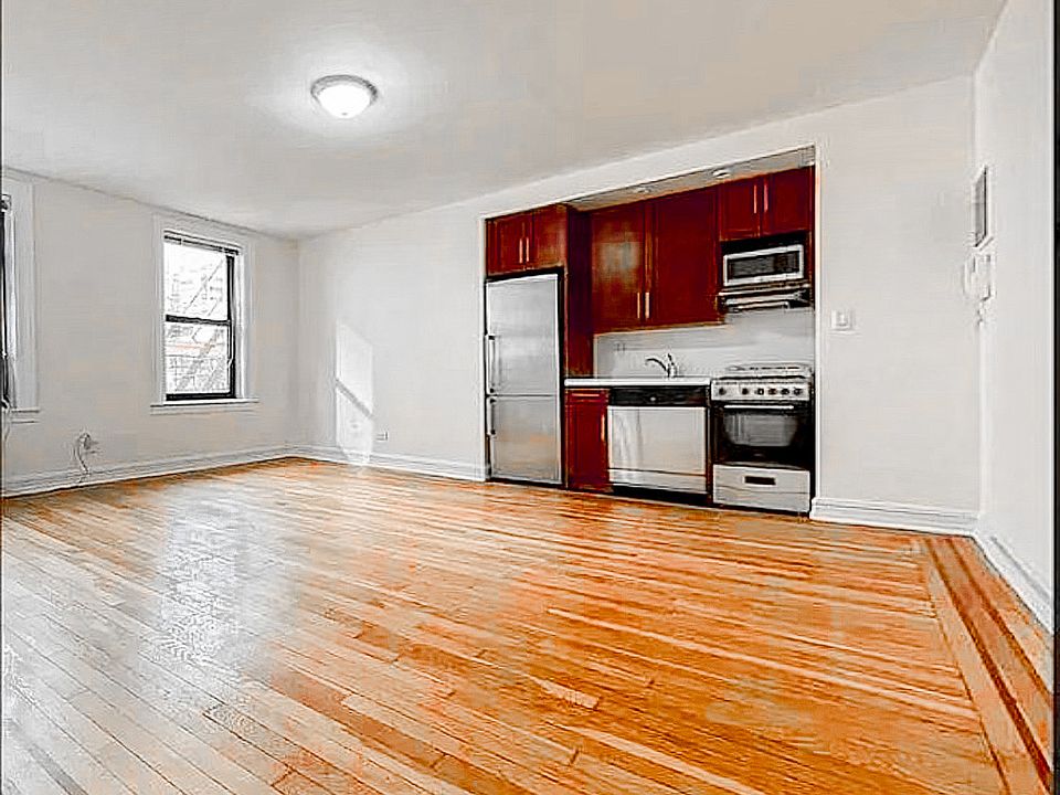 2nd image of 214 E 51st St APT 5H