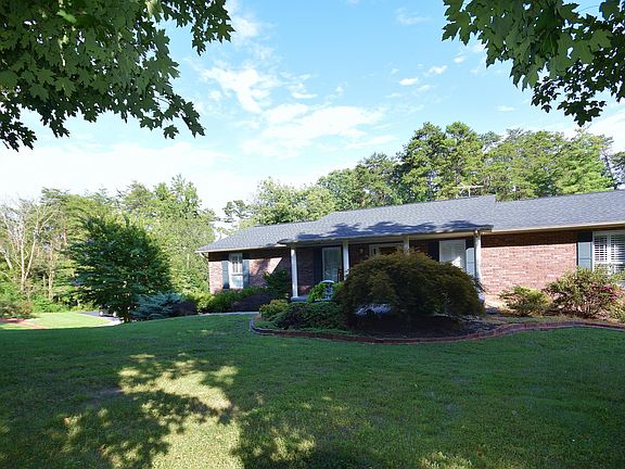 4th image of 1028 Henderson Ln
