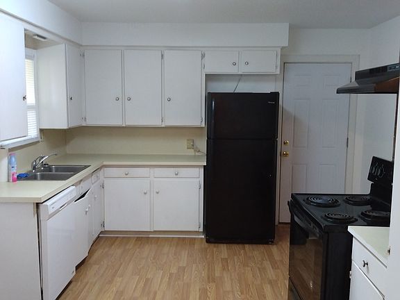 4th image of 2415 McKee Dr